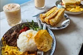 7 Rekomendasi Tempat Makan Nasi Langgi di Cirebon, Sajian Legendaris Pencinta Kuliner Trad...