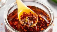 Resep Chili Oil Daun Jeruk yang Bisa Dipakai di Berbagai Makanan