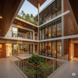 Alternatif Ruang Rumah Kecil, Void dan Courtyard sebagai Ruang Terbuka Tengah yang Fungsio...