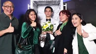 6 Gaya Prilly Latuconsina di Premiere 'Tinggal Meninggal', Kompak Bareng Keluarga Omara Es...