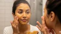 Scrub atau Exfoliating Chemical, Mana yang Lebih Sehat untuk Kulit Tubuh?