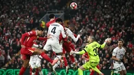 Hilangnya Seni Bertahan Sepak Bola: Terlalu Banyak Aturan, Sedikit-Sedikit Kartu Merah