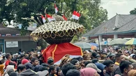 Berebut Berkah Gunungan Grebeg Maulud Keraton Solo Saat Puncak Peringatan Maulid Nabi Muha...