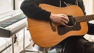 7 Cara Belajar Gitar dengan Cepat dan Mudah untuk Pemula, Harus Rajin Latihan