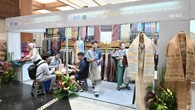 Tren Mode dan Budaya Bertemu di Indonesia Fashion Week 2025