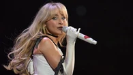 Sabrina Carpenter Dikritik Usai Tampil di Atas Tatami, Pahami Etika Memakai Alas Kaki di J...