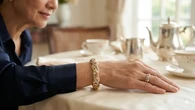 7 Model Gelang Emas Twist Tiga Warna yang Cocok untuk Wanita 50 Tahun ke Atas di 2026
