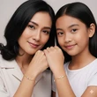 8 Model Gelang Emas Couple Ibu dan Anak Perempuan: Simbol Ikatan Kasih Sayang yang Elegan