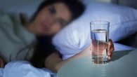 Benarkah Tidak Boleh Terlalu Banyak Minum Sebelum Tidur? Ini Penjelasannya
