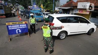 Kasus Baru COVID-19 di Indonesia Tembus 12.624, Pembatasan Sosial Mutlak Dilakukan