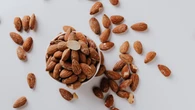Kacang Tanah vs Almond, Mana yang Lebih Efektif untuk Menurunkan Berat Badan?