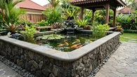 6 Desain Kolam Ikan dengan Bibir Tinggi agar Aman untuk Balita Sekaligus Mempertegas Tampi...