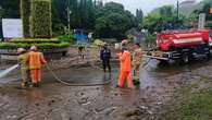 Banjir Lumpur Terjang Area Bundaran Taman Rekreasi Selecta Batu, Mobil Wisatawan Terseret