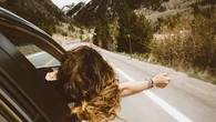 Merasa Lebih Bahagia Setelah Nyanyi di Mobil? Ini Penjelasan Ilmiahnya
