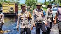 Air Belum Surut, Polisi Dirikan Tenda Darurat Banjir di Kubu Rokan Hilir