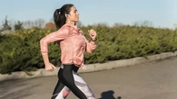 Jalan Kaki 45 Menit vs Slow Jogging 15 Menit, Mana yang Lebih Cepat Turunkan Berat Badan?