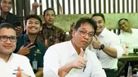 Menkeu Purbaya Bikin Heboh Lagi, Kini Makan Santai di Warung Tenda Usai Rapat Danantara