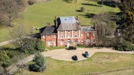Forest Lodge, Calon Rumah Baru Kate Middleton dan Pangeran William yang Punya Lapangan Ten...