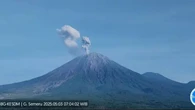 Gunung Semeru Erupsi Tiga Kali, Kolom Abu Berwarna Putih Hingga Kelabu