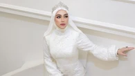 5 Potret Celine Evangelista Bak Pengantin Dibalut Busana Putih, Hadiri FFWI 2025
