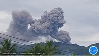 Detik-Detik Gunung Dukono Meletus, Tinggi Kolom Abu Capai 1.700 Meter