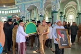 Tangis Wali Kota Tangerang Pecah di Depan Jenazah Ketua DPRD Rusdi Alam