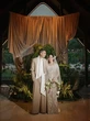 5 Potret Detail Gaun Andien di Perayaan 10 Tahun Pernikahan, Tema Vintage Modern