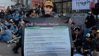 6 Potret Debi Sagita Turun ke Jalan Ikut Demo Gaungkan '17+8 Tuntutan Rakyat'