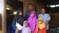 Senyum Bahagia 2 Putri Tukang Rongsokan di Jepara Bisa Sekolah Gratis