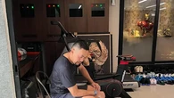 6 Potret Ahmad Sahroni Bareng Patung Iron Man Koleksinya, Kini Tinggal Kenangan