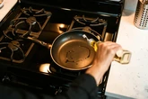 Fry Pan Artinya Apa? Pengertian, Fungsi, dan Jenis Material Wajan Serbaguna