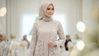 Hijab Susah Serasi dengan Long Dress? Ini Trik Warna & Tekstur yang Jarang Diketahui
