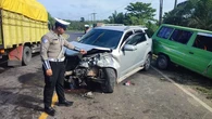 Adu Banteng Terios Vs Kijang di Jalan Lintas Timur Mesuji Lampung, 1 Orang Tewas