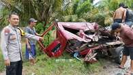 Minibus Carry Futura Tertabrak Truk Fuso, 2 Penumpang Meninggal Dunia