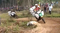 Viral Balap Motor Ojek Gunung Sambil Bawa 5 Karung Pupuk di Garut