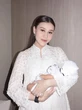 6 Potret Aaliyah Massaid dan Baby Arash di Berbagai Momen, Tetap Gaya Meski Lagi Momong An...