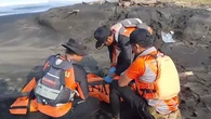 Hilang Diterjang Ombak, Seorang Nelayan Ditemukan Tak Bernyawa di Pantai Ciroyom Sukabumi