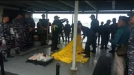 Tim SAR Temukan Mayat Laki- Laki di Selat Bali, Diduga Korban KMP Tunu Pratama Jaya.