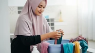 7 Kesalahan Saat Membersihkan Jilbab yang Justru Bikin Cepat Rusak, Hindari Sekarang