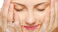 Sering Cuci Muka Bikin Kulit Tambah Bersih? Ketahui Fakta dan Risikonya