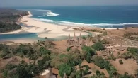 Pantai Watu Parunu, Jejak Keindahan dari Samudra Selatan dan Misteri Batu yang Mengajak Me...