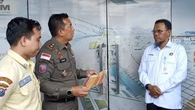 Wamenaker 'Dicuekin', Perusahaan yang Tahan Ijazah Mantan Karyawannya Disegel Satpol PP