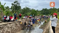 Gotong Royong Akbar: LKM Kariangau Ajak Ratusan Warga dan Difabel Bersihkan 1.150 Meter Dr...