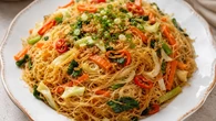 Cara Memasak Bihun Goreng Tanpa Kecap Asin, Rasanya Tetap Gurih dan Bikin Ketagihan
