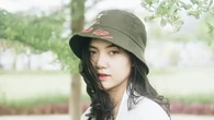 11 Inspirasi Gaya Rambut dengan Bucket Hat, Bikin Penampilan Makin Trendi
