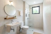 Ukuran Ideal Kamar Mandi untuk Rumah Minimalis, Panduan Dimensi dan Tata Letak