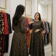 8 Inspirasi Outfit Batik Anti Buncit untuk Ibu Muda: Tampil Percaya Diri dan Elegan
