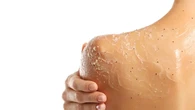 Cara Pakai Body Scrub yang Benar Biar Sel Kulit Mati Terangkat Sempurna