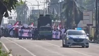 Massa Aksi Dukung MBG di Tuban Diangkut Dump Truk dan Pikap tanpa Penindakan
