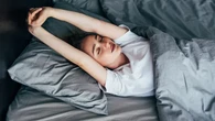 Tertawa Saat Tidur, Normalkah? Ini Fakta yang Perlu Diketahui